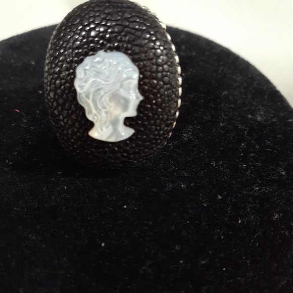 JENNA BLUE STERLING RING MOP SILHOUETTE - Picture 2 of 10